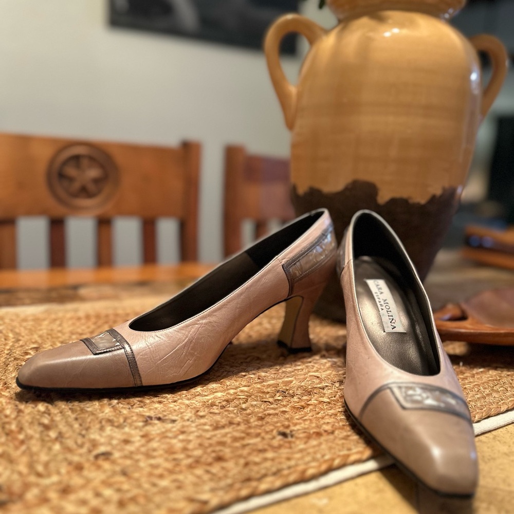 Elegant and Vintage Cara Molina Pumps/Heels